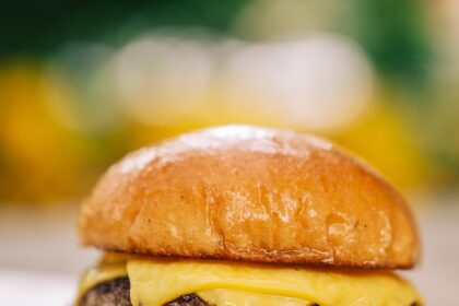 Meatz realiza promoção de aniversário e vende hambúrguer a 10 reais