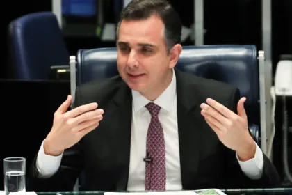 Pacheco suspende sessão e aguarda Câmara votar MP dos Ministérios