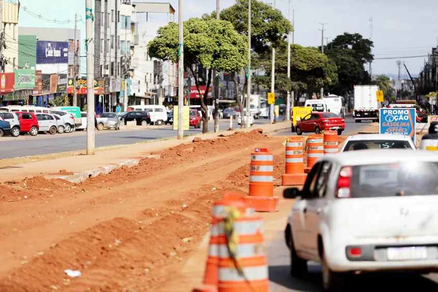 Avenida Principal do Paranoá recebe novo pavimento - Agita Brasília