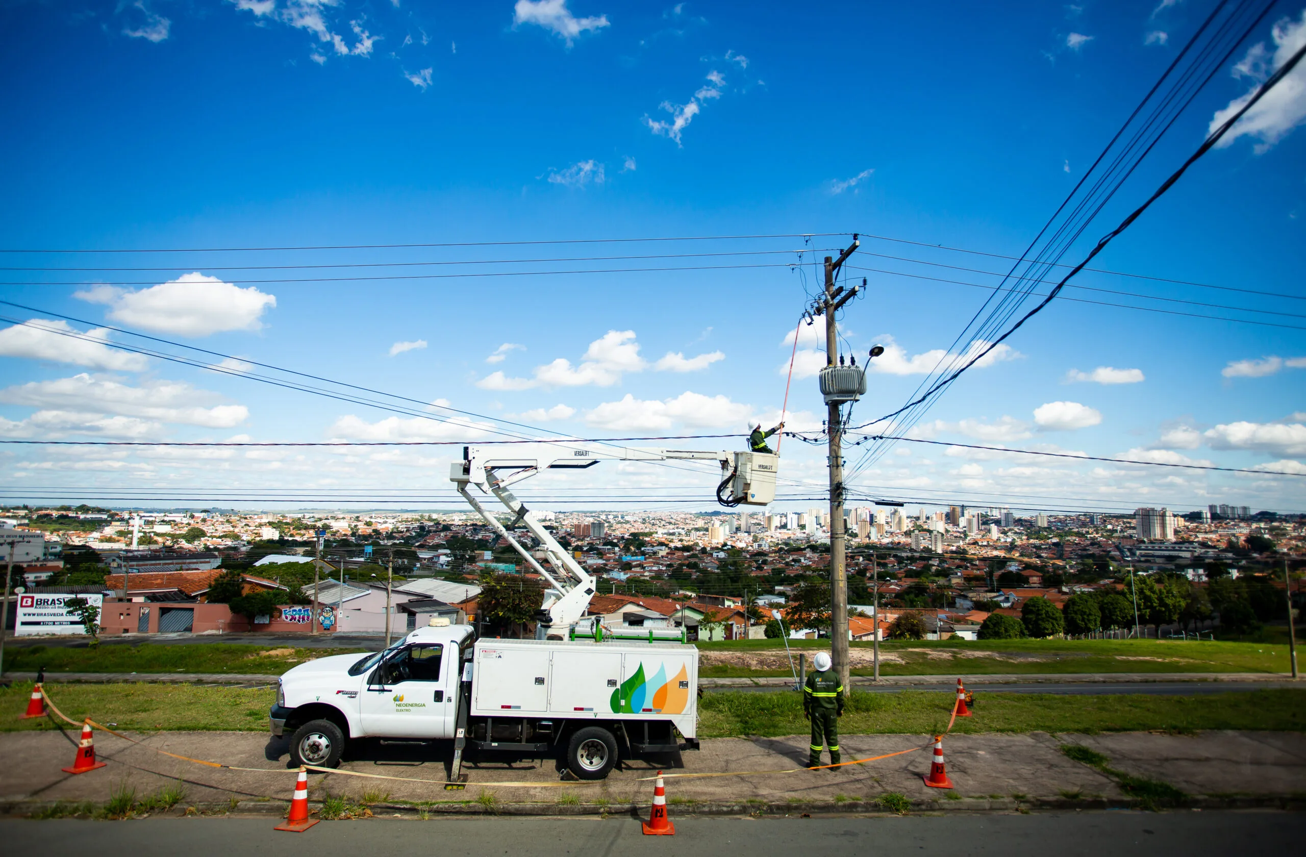 Sete RAs têm áreas sem energia para serviços na rede elétrica nesta quarta  - Agita Brasília