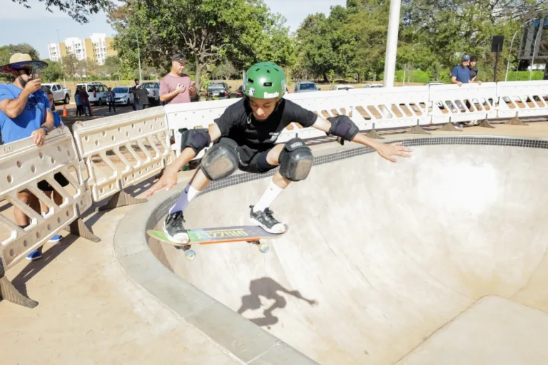 Primeira pista profissional de skate park do DF é inaugurada na Octogonal - Agita Brasília