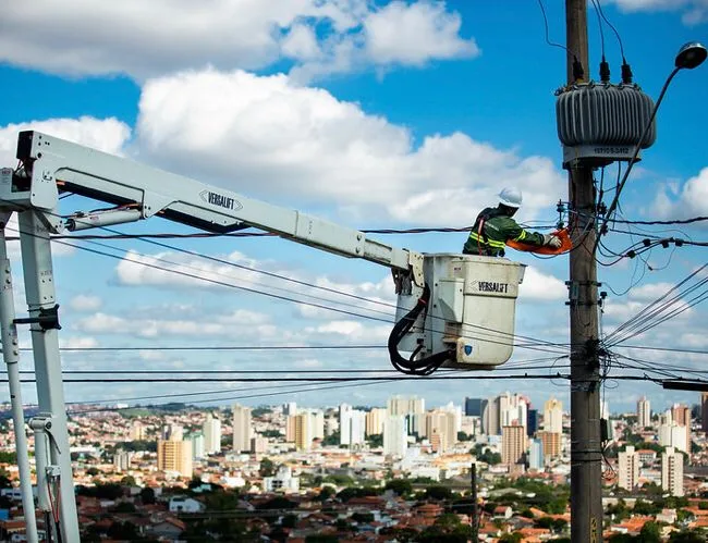 Áreas de duas RAs ficam sem energia para a construção de rede elétrica -  Agita Brasília