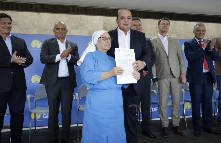GDF amplia financiamento de lotes e ultrapassa 500 igrejas regularizadas -  Agita Brasília